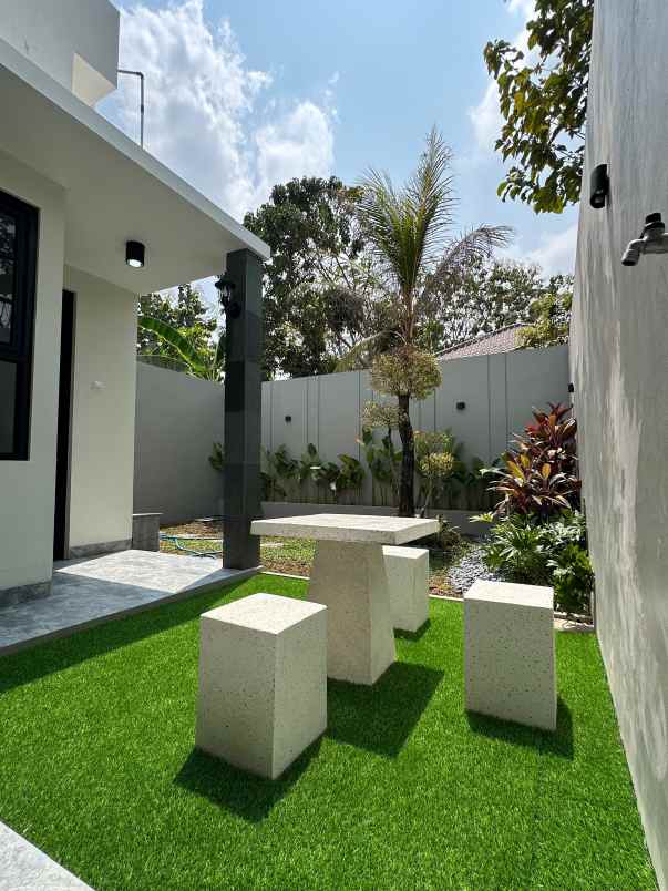 dijual rumah kruwet moyudan