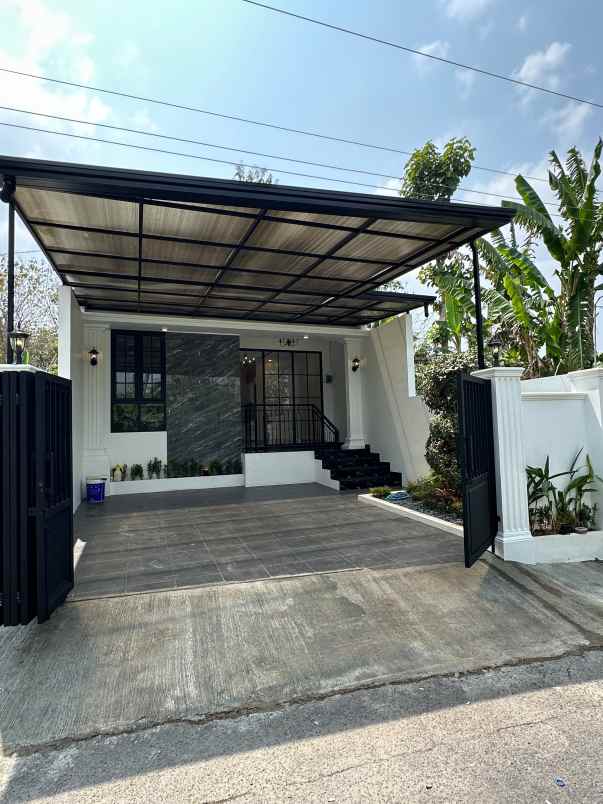 dijual rumah kruwet moyudan