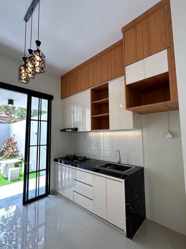 dijual rumah kruwet moyudan