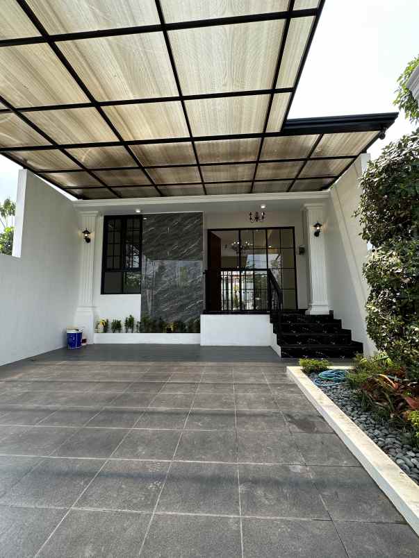 dijual rumah kruwet moyudan