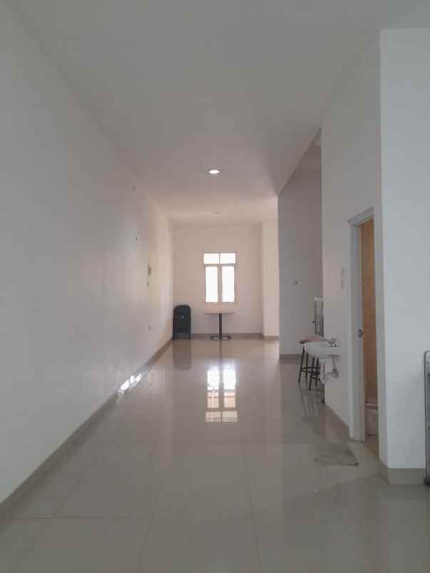 dijual rumah kutisari indah