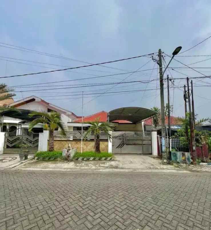 dijual rumah kutisari selatan