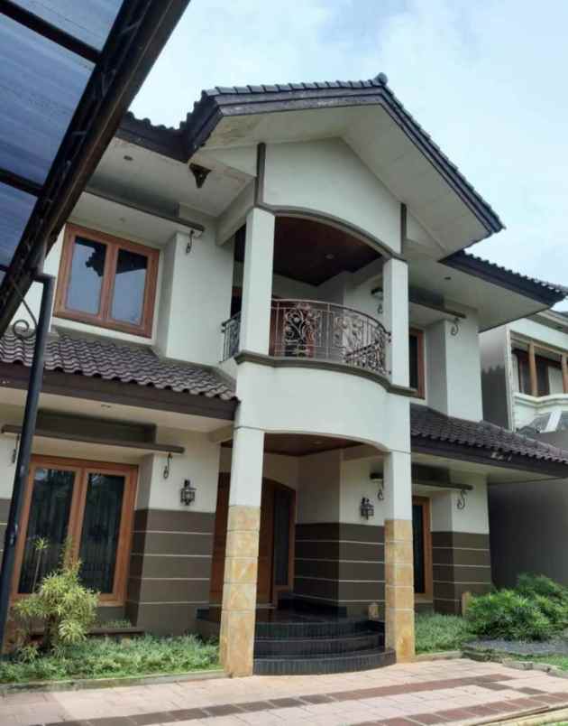 dijual rumah lapangan tembak