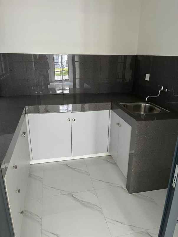 dijual rumah lavon 2 swan city cikupa