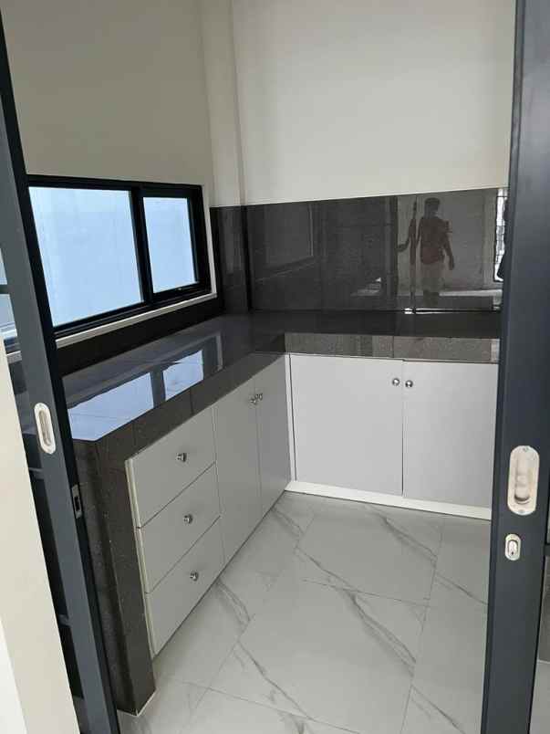 dijual rumah lavon 2 swan city cikupa