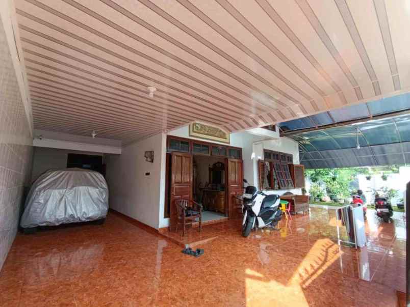 dijual rumah luas di hook pancoran mas depok