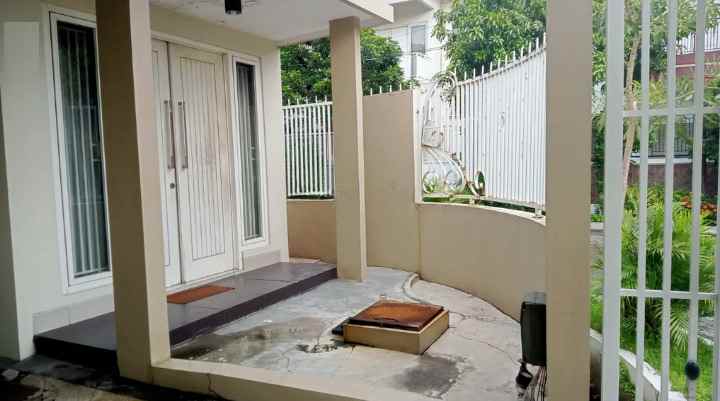 dijual rumah manyar indah
