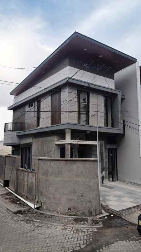 dijual rumah manyar jaya v