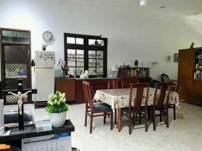 dijual rumah manyar kartika