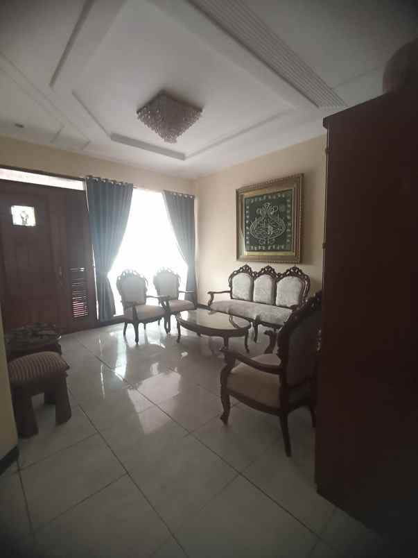 dijual rumah manyar kertoadi