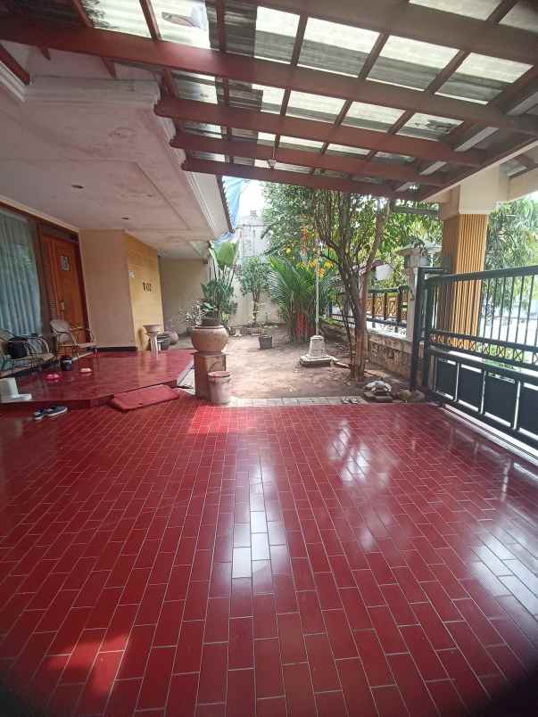 dijual rumah manyar kertoadi