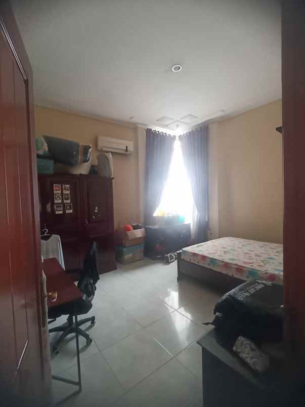 dijual rumah manyar kertoadi