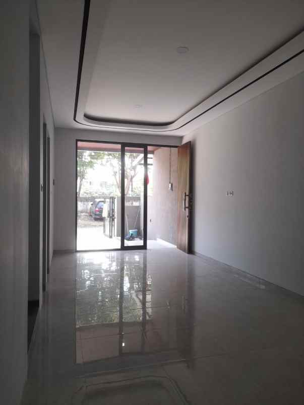 dijual rumah manyar tirtoyoso