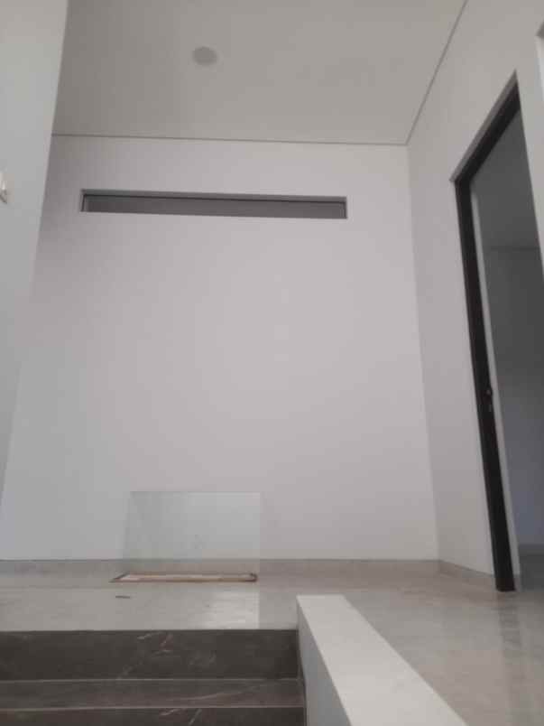 dijual rumah manyar tirtoyoso