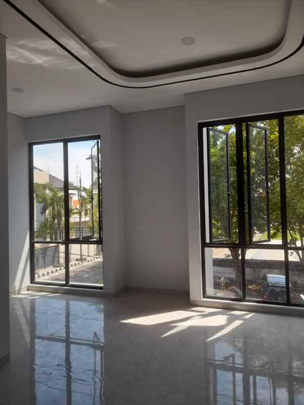dijual rumah manyar tirtoyoso