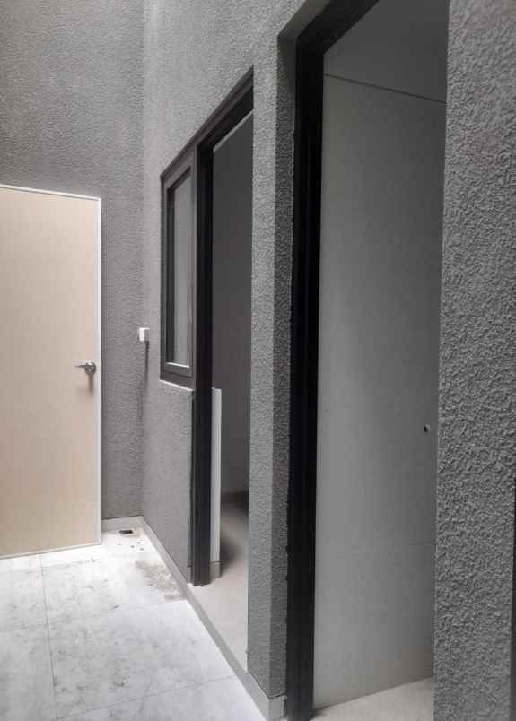 dijual rumah manyar tirtoyoso