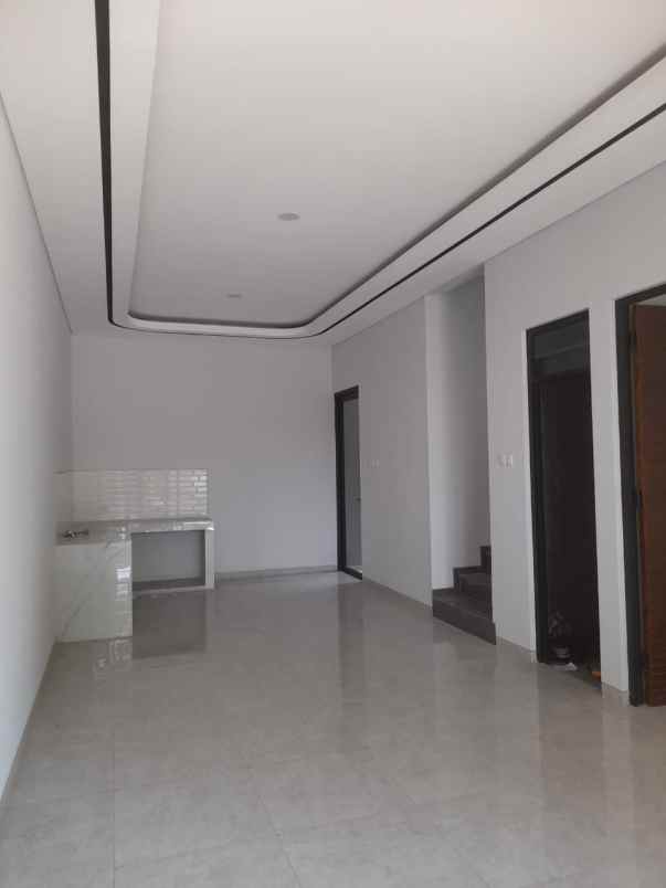 dijual rumah manyar tirtoyoso