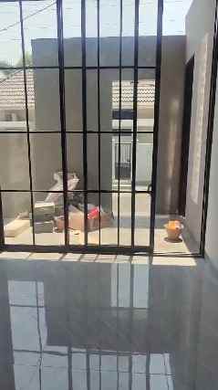 dijual rumah manyar tirtoyoso