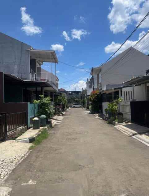 dijual rumah mediterania regency