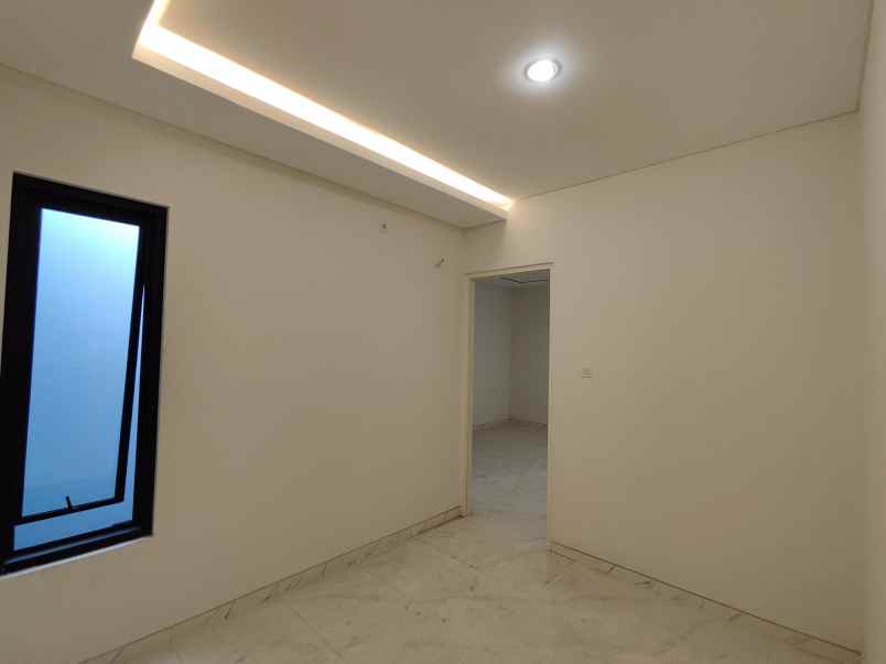 dijual rumah mulyosari