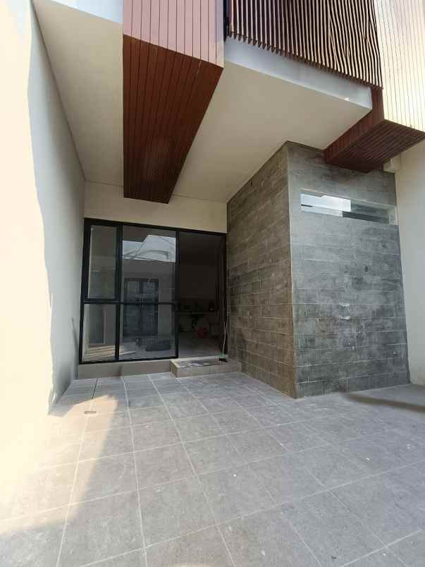 dijual rumah mulyosari