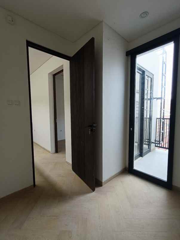 dijual rumah mulyosari