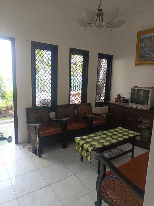 dijual rumah mulyosari