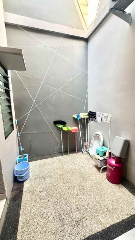dijual rumah mulyosari