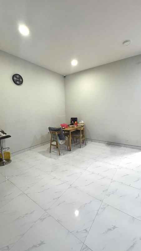 dijual rumah mulyosari