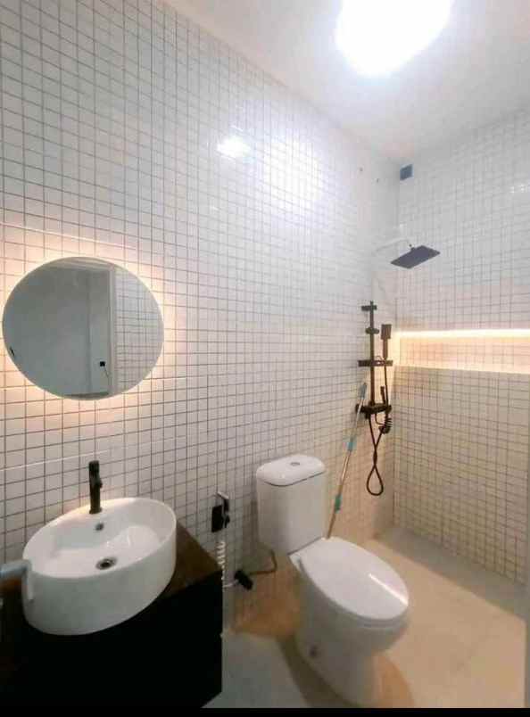 dijual rumah mutiara gading timur