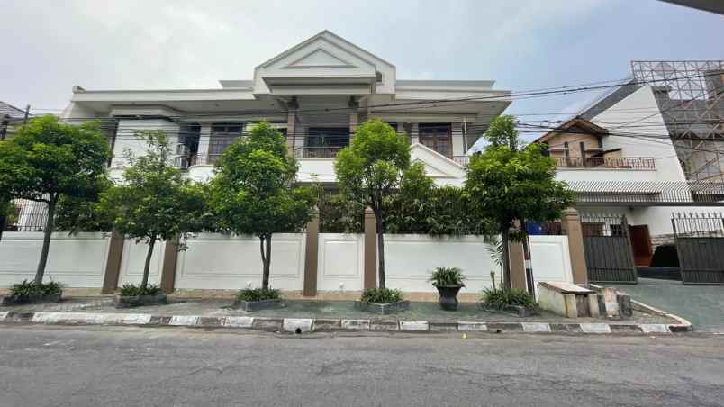 dijual rumah nginden