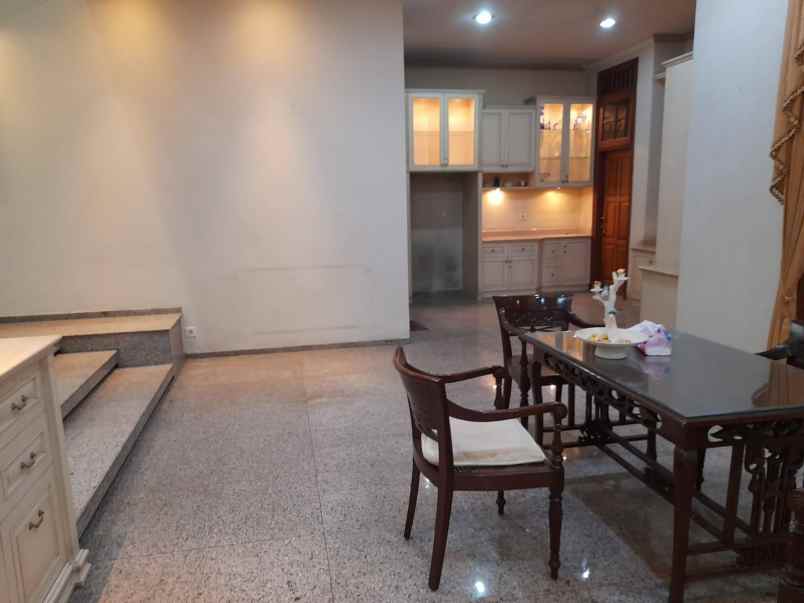 dijual rumah nginden