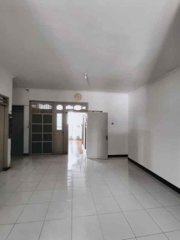dijual rumah nirwana eksekutif