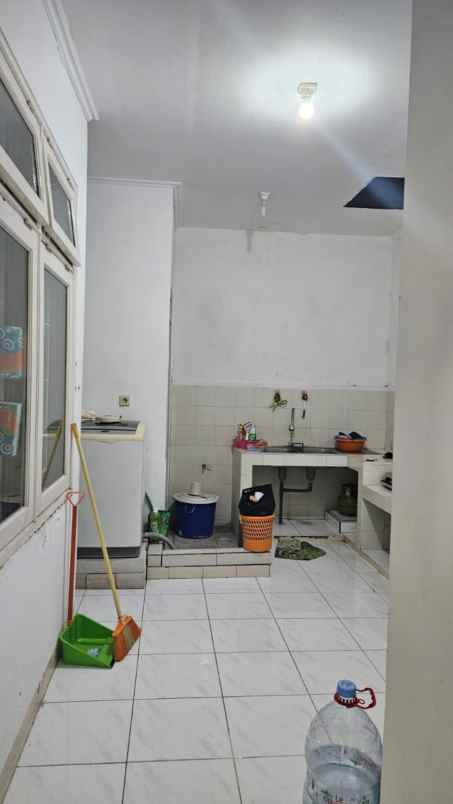 dijual rumah nirwana eksekutif