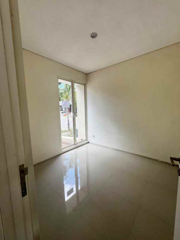 dijual rumah northwest park sambikerep