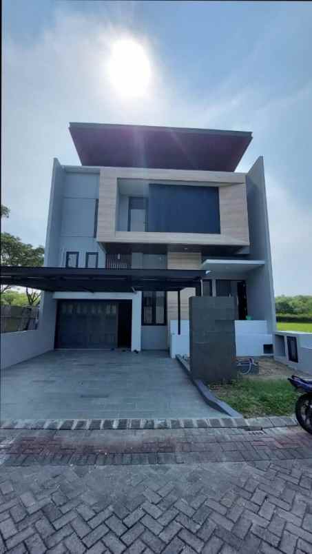 dijual rumah pakuwon city laguna