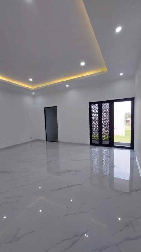 dijual rumah pakuwon city laguna