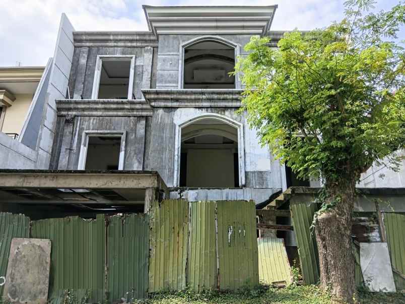 dijual rumah pakuwon city villa royal