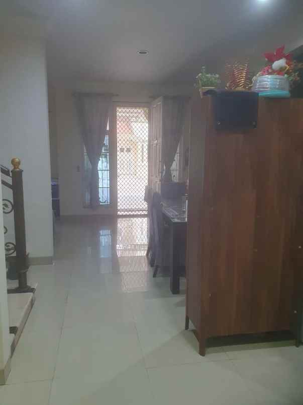 dijual rumah pakuwon city virginia regency