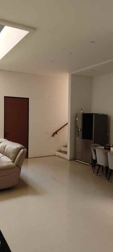 dijual rumah pantai mentari