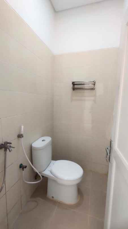 dijual rumah paradise city