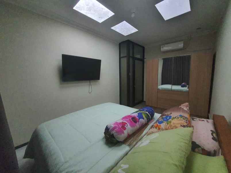 dijual rumah pelepah kelapa gading