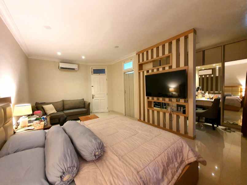 dijual rumah pelepah kelapa gading