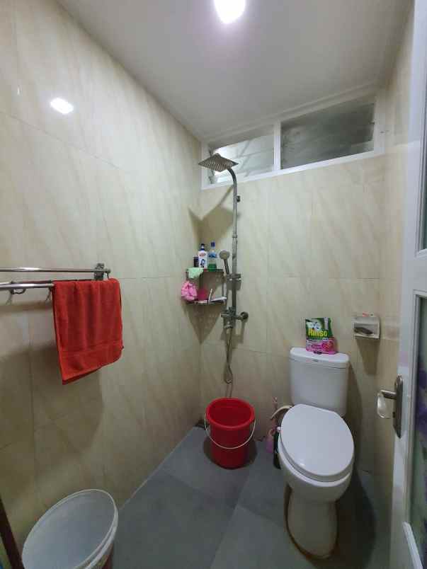 dijual rumah pelepah kelapa gading