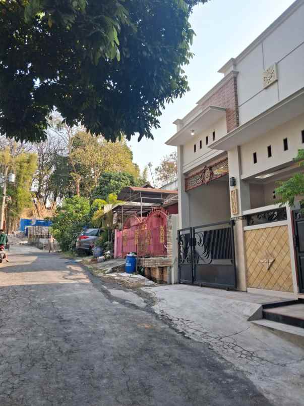 dijual rumah pertama puri