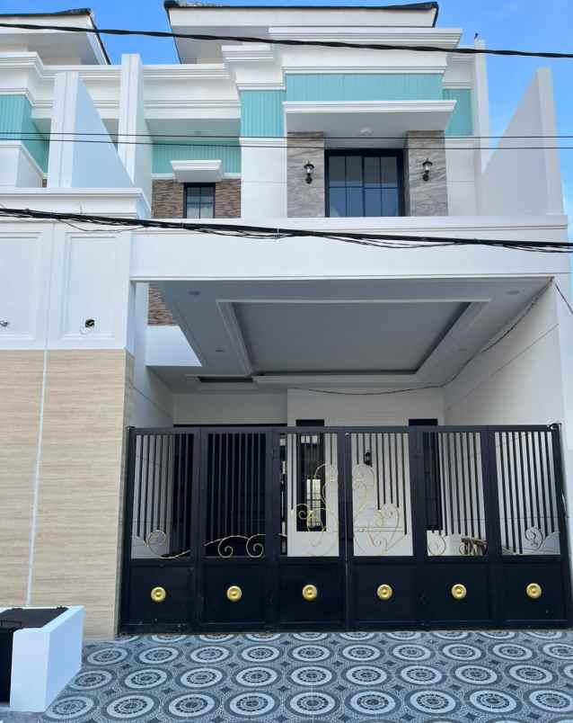 dijual rumah perum babatan pantai