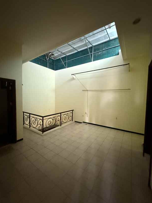 dijual rumah perum galaxy bumi permai