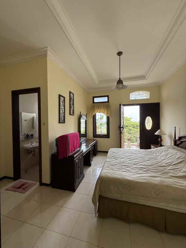 dijual rumah perum galaxy bumi permai