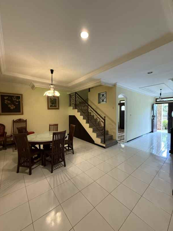 dijual rumah perum galaxy bumi permai