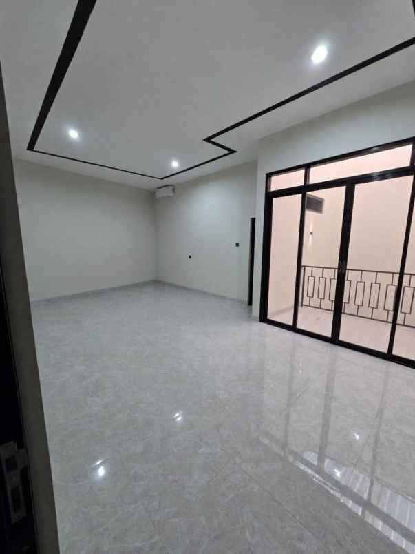 dijual rumah perumahan babatan pantai